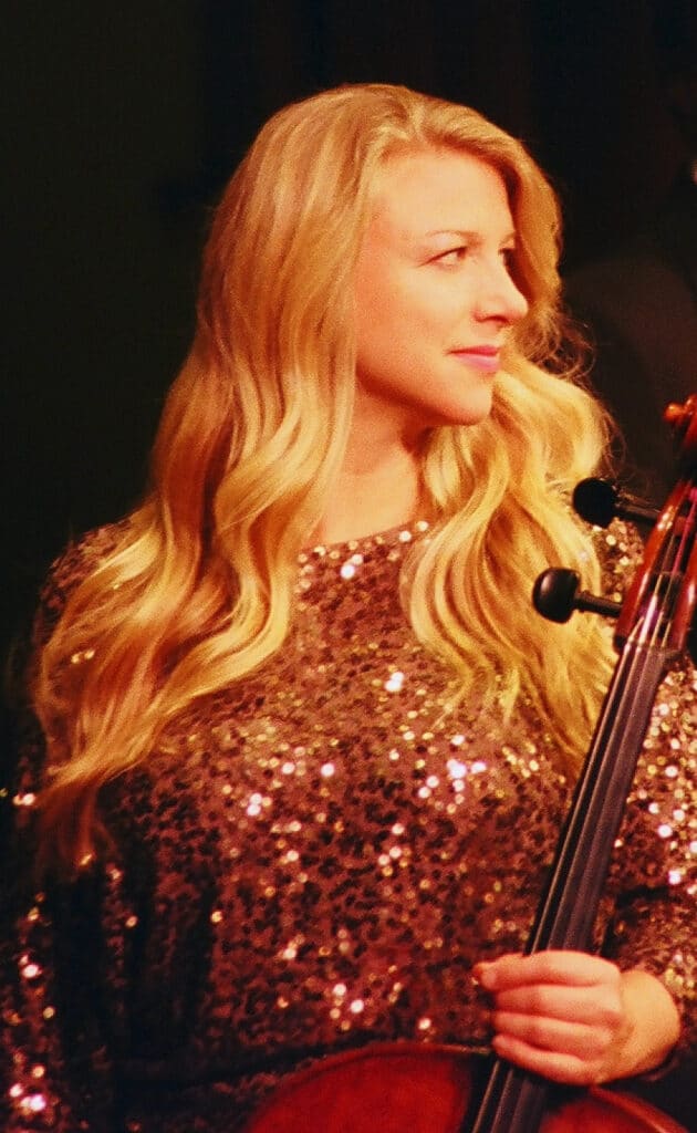 Jennifer Kloetzel, cellist